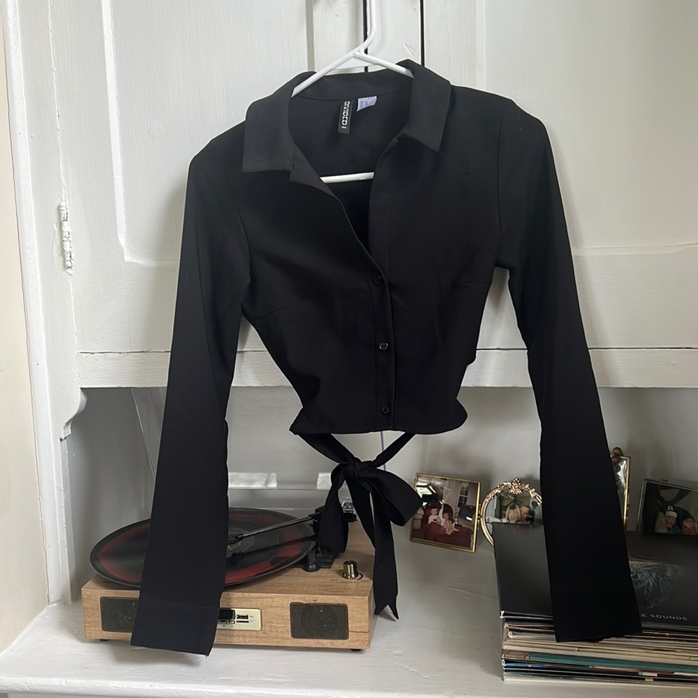 Open Back Crop Top - Picture 2 of 5